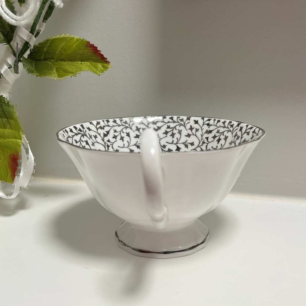 Queen Anne Bone China England Widemouth Teacup and Saucer 8 Silver - Picture 5 of 9